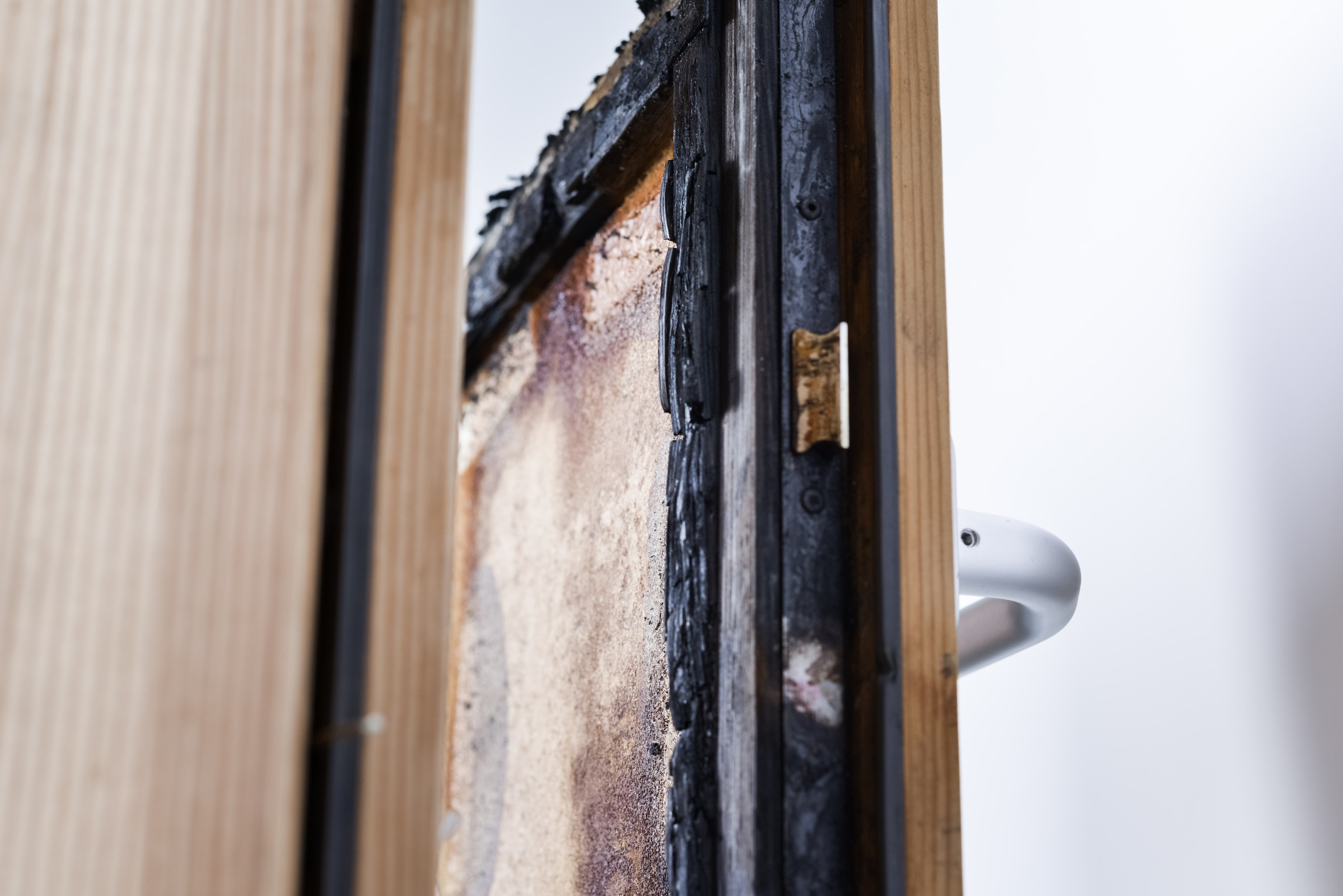 Fluegel Brandschutzfenster nach Feuer